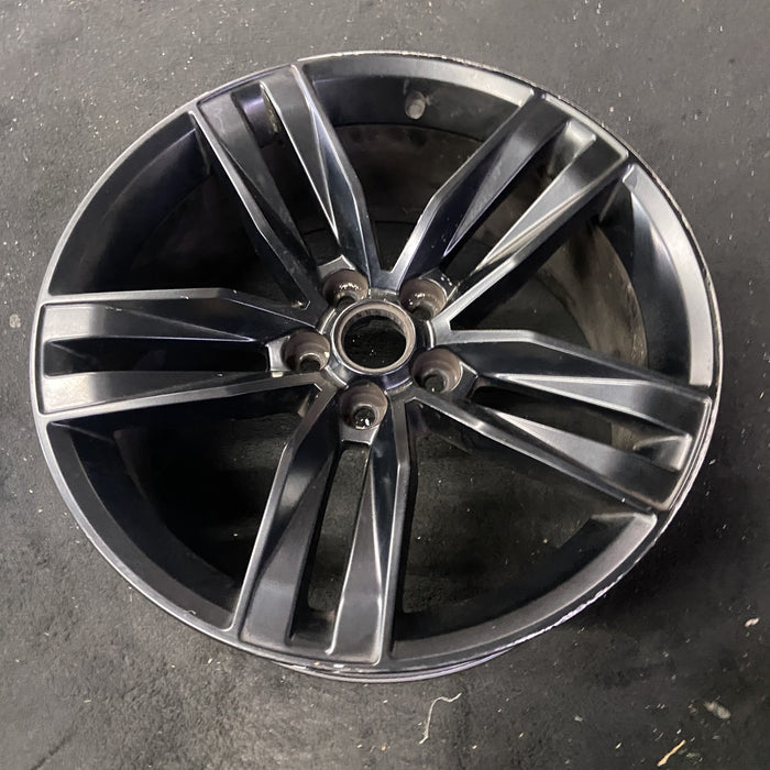 20" CAMARO 16 20x8.5, 5 split spoke, black Original OEM Wheel Rim - Close-Up Detail