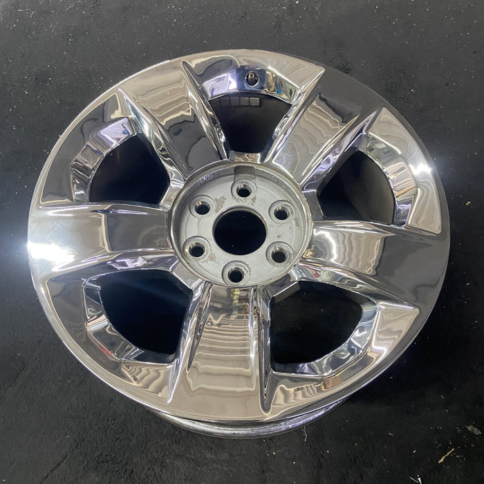 20" SIERRA 1500 PICKUP 19 classic , 20x9, 5 spoke, covered lug nuts, Original - Close-Up Detail