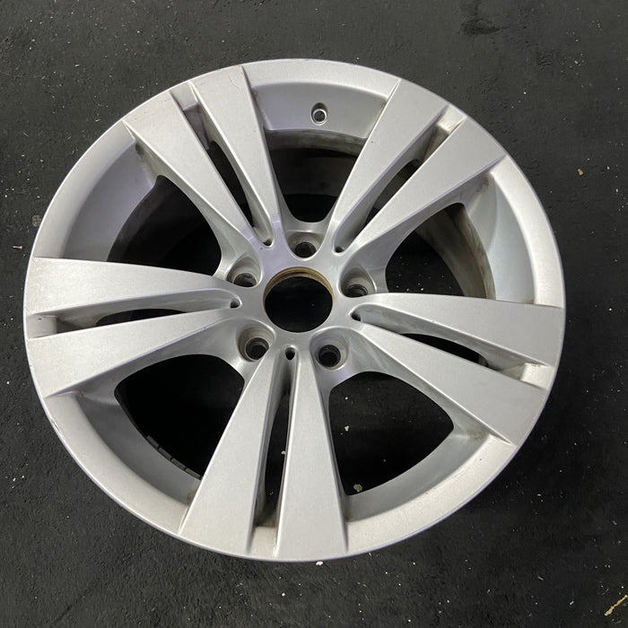 17" BMW 528i 08-10 17x8 , 10 spoke, i , double spoke, w/o hole in spoke - Close-Up Detail