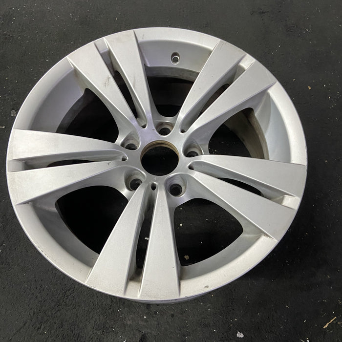 17" BMW 528i 08-10 17x8 , 10 spoke, i , double spoke, w/o hole in spoke - Close-Up Detail
