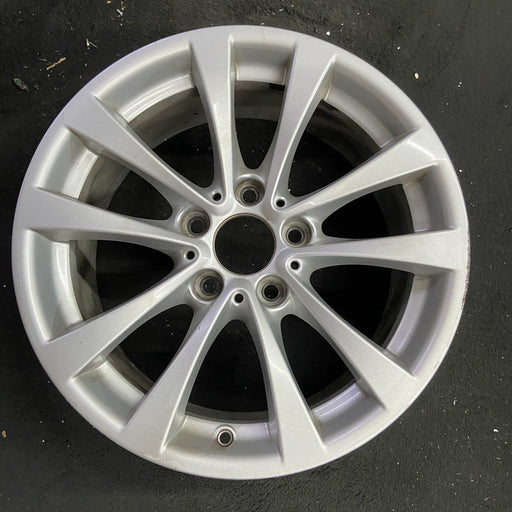 17" BMW 320i 12-13 , 17x7.5 , 5 spoke, V spoke, narrow spoke edge Original OEM - Angle View