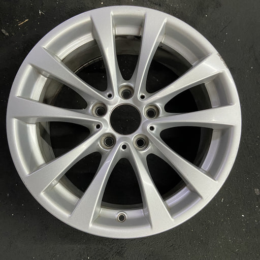 17" BMW 320i 12-13 , 17x7.5 , 5 spoke, V spoke, narrow spoke edge Original OEM - Angle View