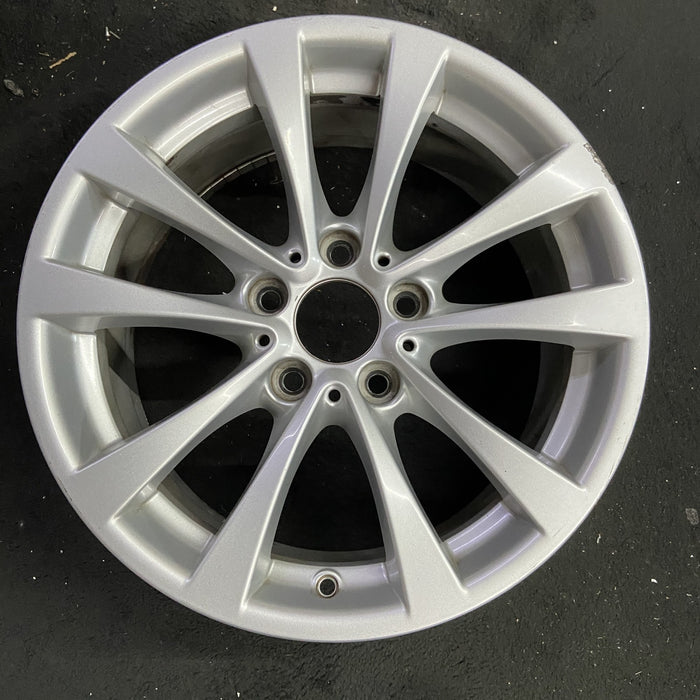 17" BMW 320i 12-13 , 17x7.5 , 5 spoke, V spoke, narrow spoke edge Original OEM - Angle View