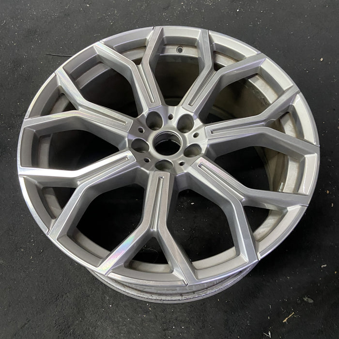 21" X7 19-25 21x9.5, 7 spoke Original OEM Wheel Rim - Close-Up Detail