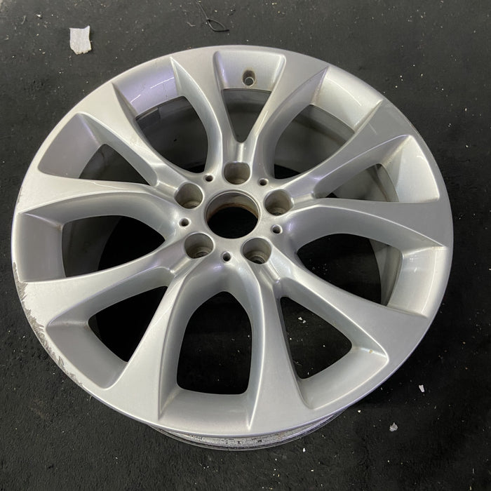 19" BMW X5 14-18 19x9 , 5 spoke, V spoke, wide spoke Original OEM Wheel Rim - Close-Up Detail