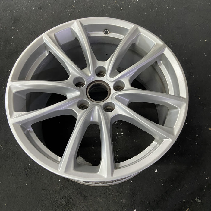 19" PORSCHE PANAMERA 17-19 , 19x10.5, 5 spoke, V spoke Original OEM Wheel Rim - Close-Up Detail