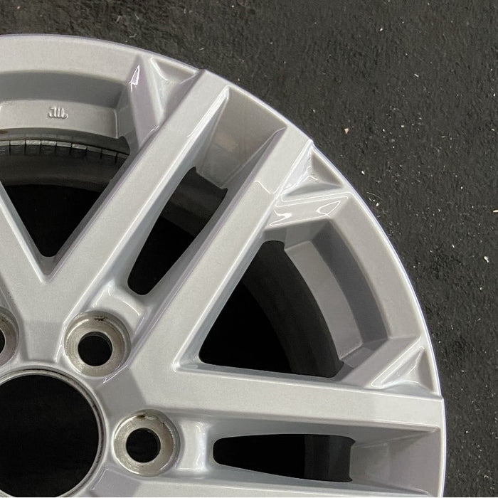 18" SEQUOIA 23-24 18x7.5, 6 double spoke, silver Original OEM Wheel Rim - Close-Up Detail