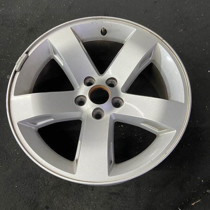 18" CHARGER 06 18x7.5, 5 spoke, w/o indented spokes Original OEM Wheel Rim - Close-Up Detail