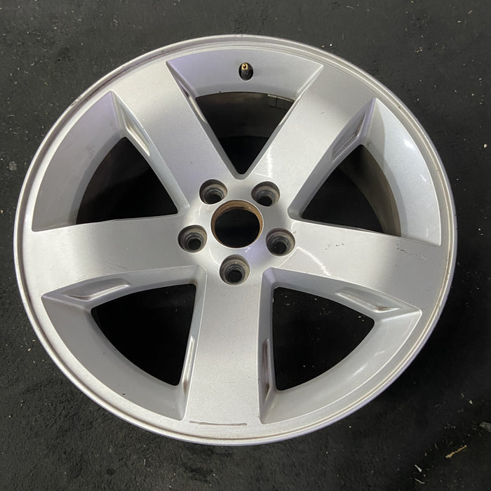 18" CHARGER 06 18x7.5, 5 spoke, w/o indented spokes Original OEM Wheel Rim - Close-Up Detail