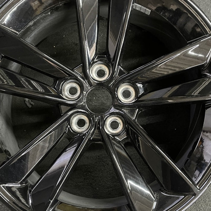 18" MUSTANG 24-25 18x8.5, Original OEM Wheel Rim - Angle View