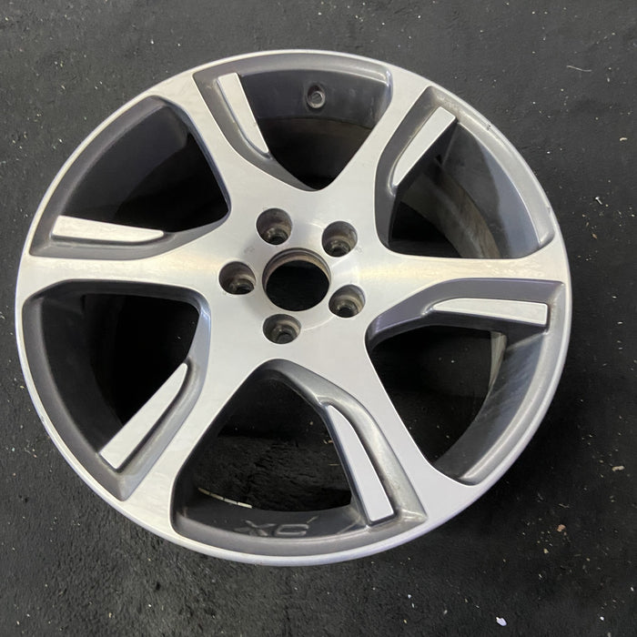18" VOLVO 60 SERIES 11-13 XC60, 18x7.5 , , stepped spokes Original OEM Wheel Rim - Close-Up Detail