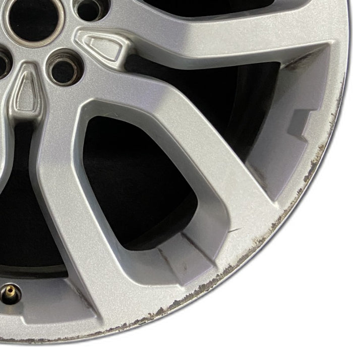 22" RANGE ROVER 13-17 alloy 22x9.5 10 spoke 5 split spoke Original OEM Wheel Rim - Close-Up Detail