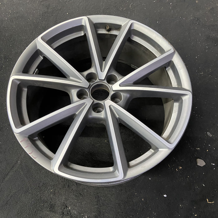 20" AUDI Q5 15-16 20x8.5, 10 spoke, thin spoke Original OEM Wheel Rim - Close-Up Detail