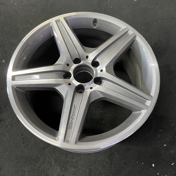 18" MERCEDES E-CLASS 07 211 Type; , E63, 18x8.5 Original OEM Wheel Rim - Close-Up Detail