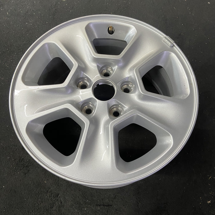17" GRAND CHEROKEE 14-17 17x8 Original OEM Wheel Rim - Close-Up Detail