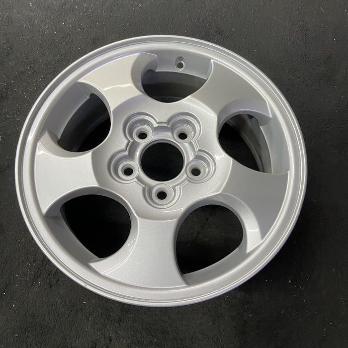 16" VUE 02-04 16x6.5, aluminum, 5 hole Original OEM Wheel Rim - Close-Up Detail