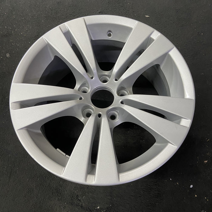 17" BMW 528i 08-10 17x8 , 10 spoke, i , double spoke, w/o hole in spoke - Close-Up Detail