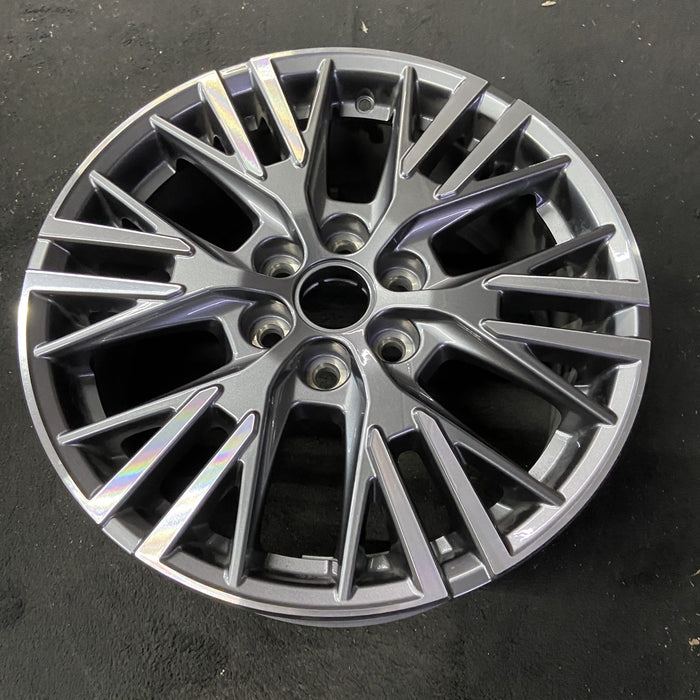 18" TRAVERSE 24 , 18x7.5, gray Original OEM Wheel Rim - Close-Up Detail
