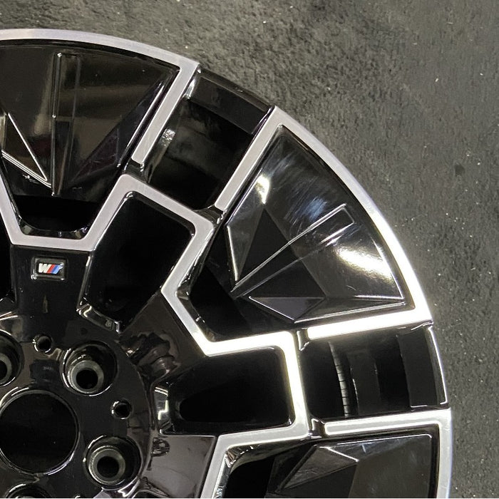 19" BMW 430i 25 19x8.5 7 spoke Original OEM Wheel Rim - Close-Up Detail