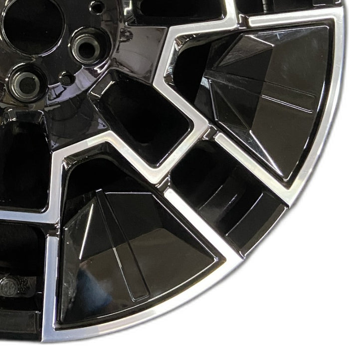 19" BMW 430i 25 19x8.5 7 spoke Original OEM Wheel Rim - Close-Up Detail