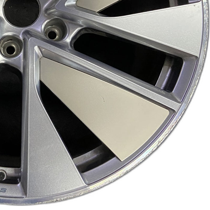 21" E-TRON GT 22 21x11.5 Original OEM Wheel Rim - Close-Up Detail