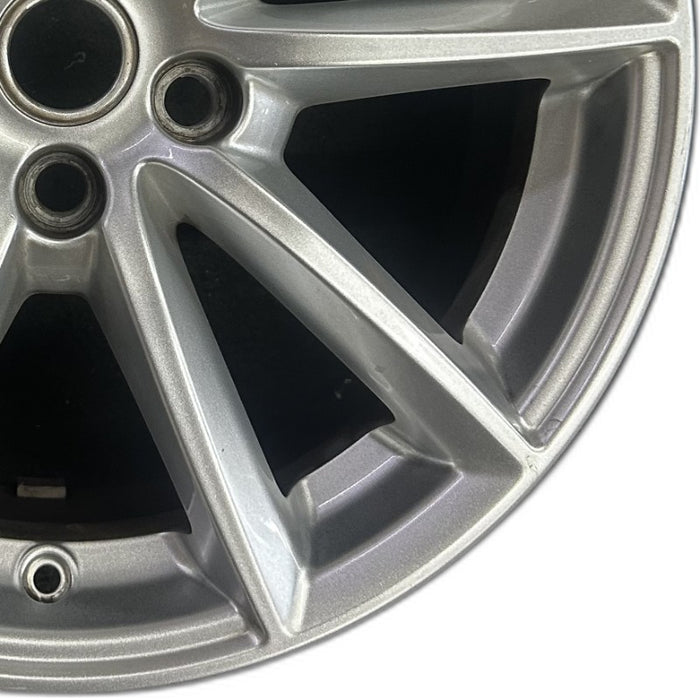 19" RANGE ROVER 13-17 alloy 19x7.5 10 spoke 5 split spoke Original OEM Wheel Rim - Close-Up Detail