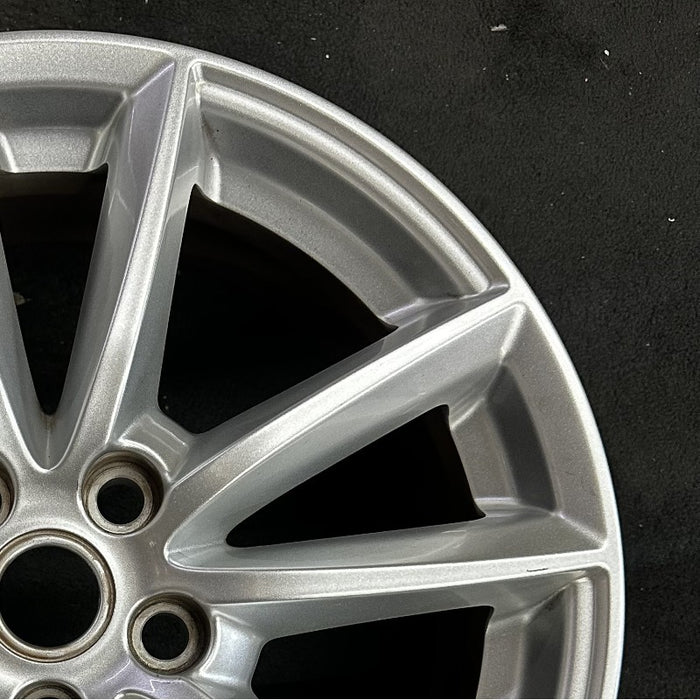 19" RANGE ROVER 13-17 alloy 19x7.5 10 spoke 5 split spoke Original OEM Wheel Rim - Close-Up Detail