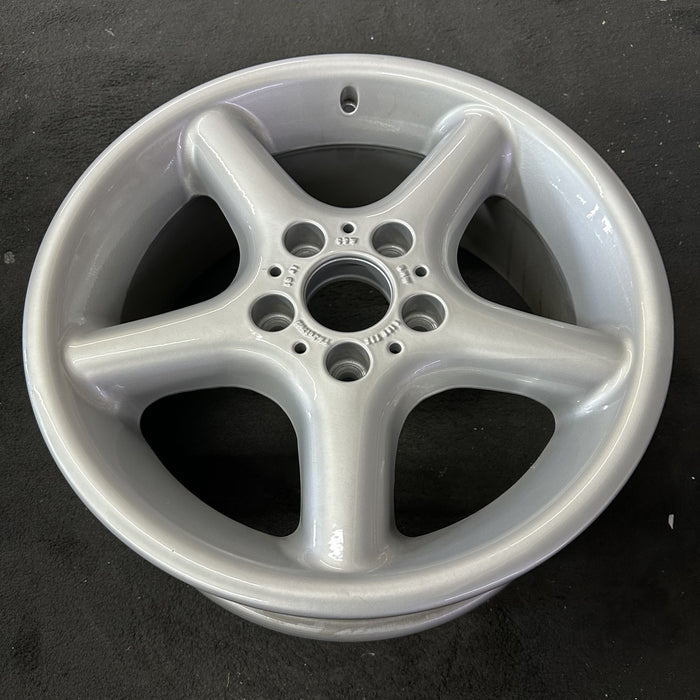 17" BMW 318i 95-96 17x7.5, 5 round spoke Original OEM Wheel Rim - Close-Up Detail