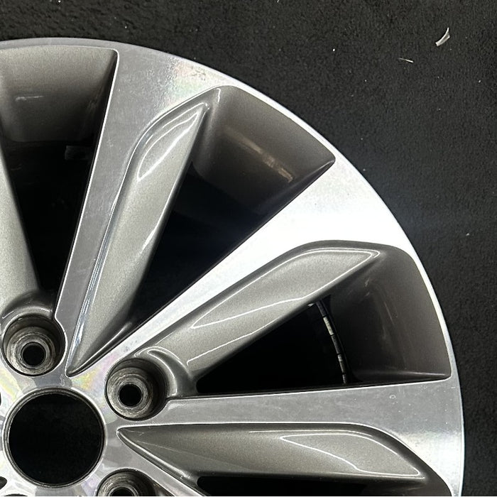 17" SONATA 15 17x7 exposed lug nuts Original OEM Wheel Rim - Close-Up Detail