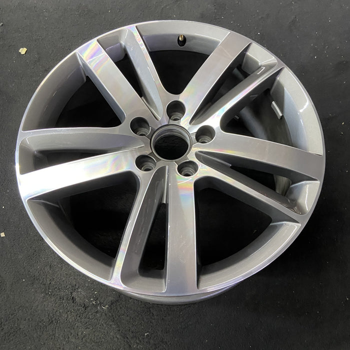 20" AUDI Q7 10-15 20x9 , 10 spoke Original OEM Wheel Rim - Close-Up Detail