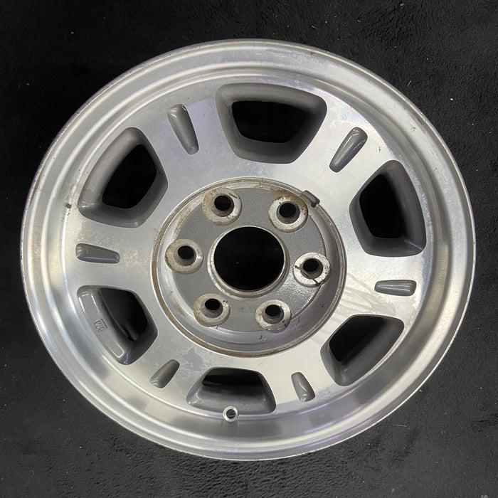 16" SAFARI 03-05 16x7 Original OEM Wheel Rim - Close-Up Detail
