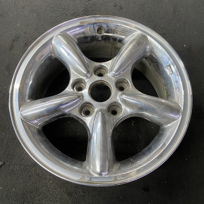 17" GRAND CHEROKEE 02 aluminum, 17x7.5, 5 spoke, chrome finish Original OEM - Close-Up Detail