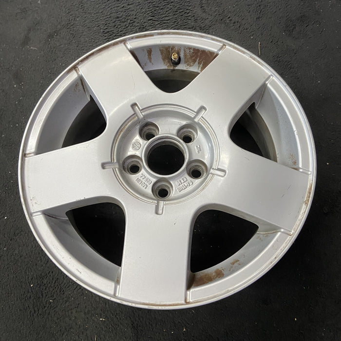 15" GOLF 00 5 lug, 15x6, alloy Original OEM Wheel Rim - Close-Up Detail