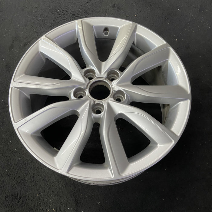 17" AUDI A3 09-13 17x7.5 , 10 spoke, angled spokes Original OEM Wheel Rim - Close-Up Detail