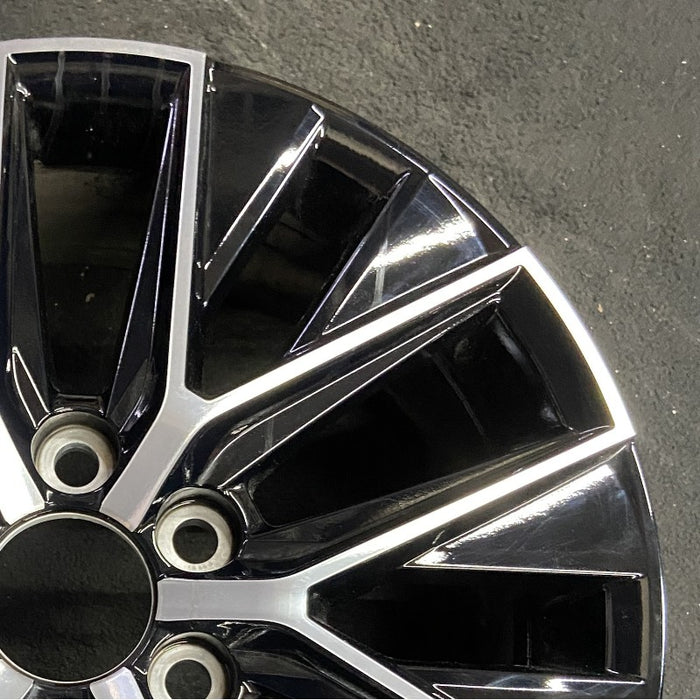 20" GX550 24 20x7.5 alloy machined black Original OEM Wheel Rim - Close-Up Detail