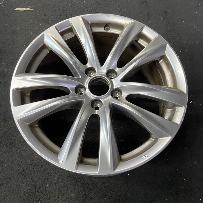 18" INFINITI Q70 15-19 18x8 , , SWB Original OEM Wheel Rim - Close-Up Detail