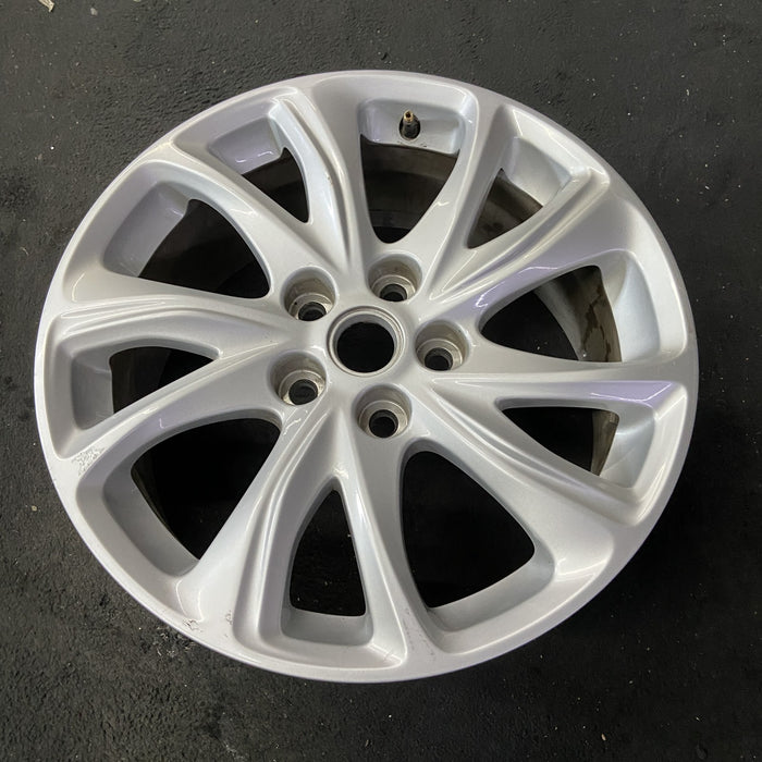 18" ENVISION 19-20 18x7.5, Original OEM Wheel Rim - Close-Up Detail
