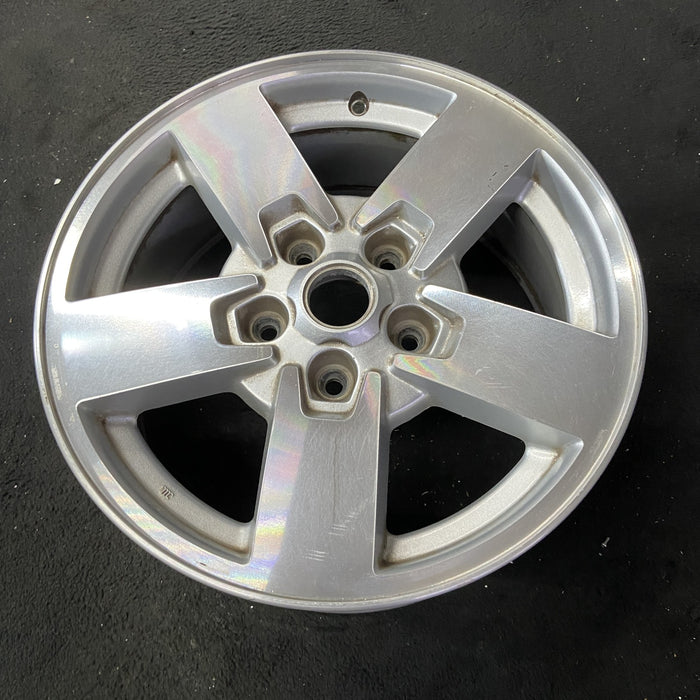 17" COMMANDER 06-08 17x7.5, aluminum, 5 spoke, spokes flush to outer rim - Close-Up Detail
