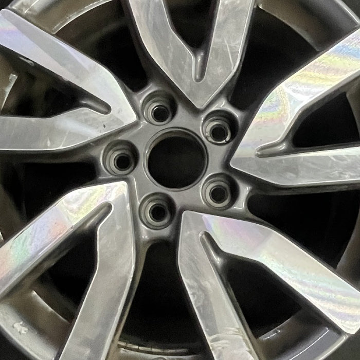 18" PILOT 19 18x8 alloy 5 V spoke factory installed w/machined face Original - Angle View