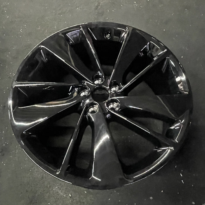 20" F-PACE 21-25 20x8.5 , 10 spoke Original OEM Wheel Rim - Close-Up Detail