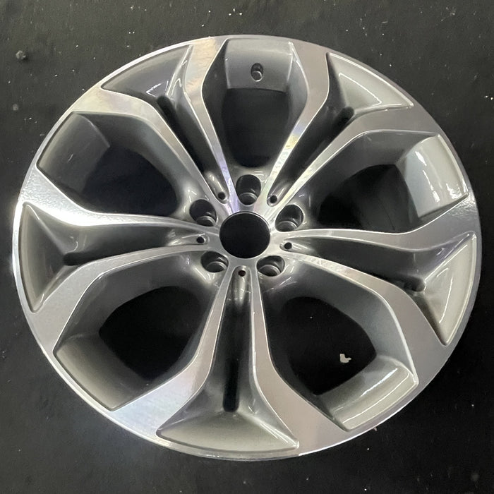 20" BMW X5 14-17 20x11 , 5 spoke, Y spoke Original OEM Wheel Rim - Close-Up Detail