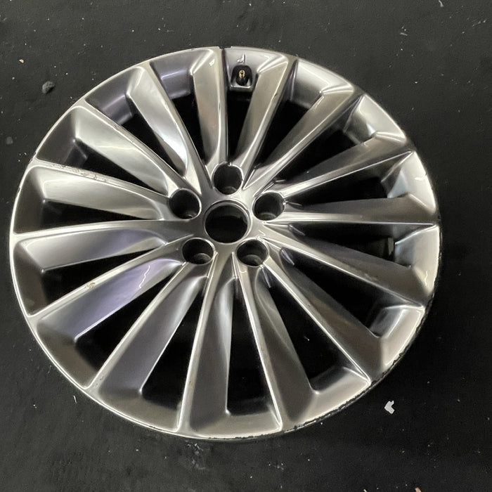 19" EQUUS 14-16 , 19x9 Original OEM Wheel Rim - Close-Up Detail