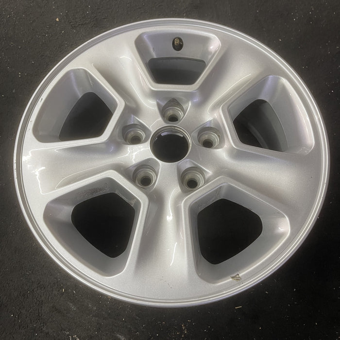 17" GRAND CHEROKEE 14-17 17x8 Original OEM Wheel Rim - Close-Up Detail