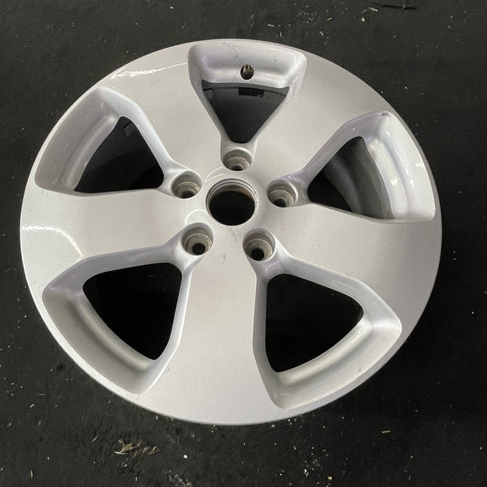 18" GRAND CHEROKEE 11 wheels, 18x8, silver Original OEM Wheel Rim - Close-Up Detail