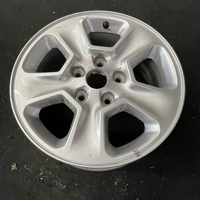 17" GRAND CHEROKEE 14-17 17x8 Original OEM Wheel Rim - Close-Up Detail