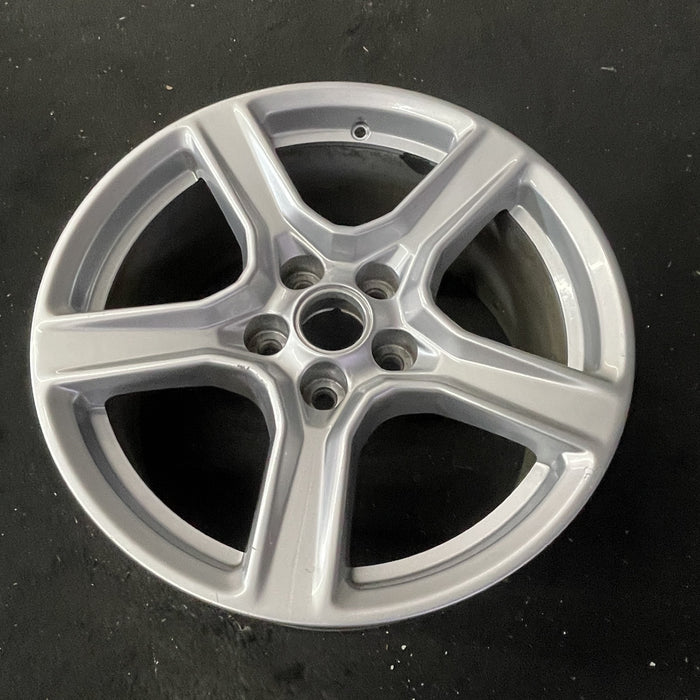 18" CAMARO 16-24 18x8.5 Original OEM Wheel Rim - Close-Up Detail
