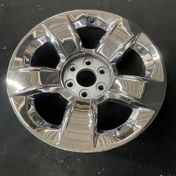 20" SIERRA 1500 PICKUP 19 classic , 20x9, 5 spoke, covered lug nuts, Original - Close-Up Detail