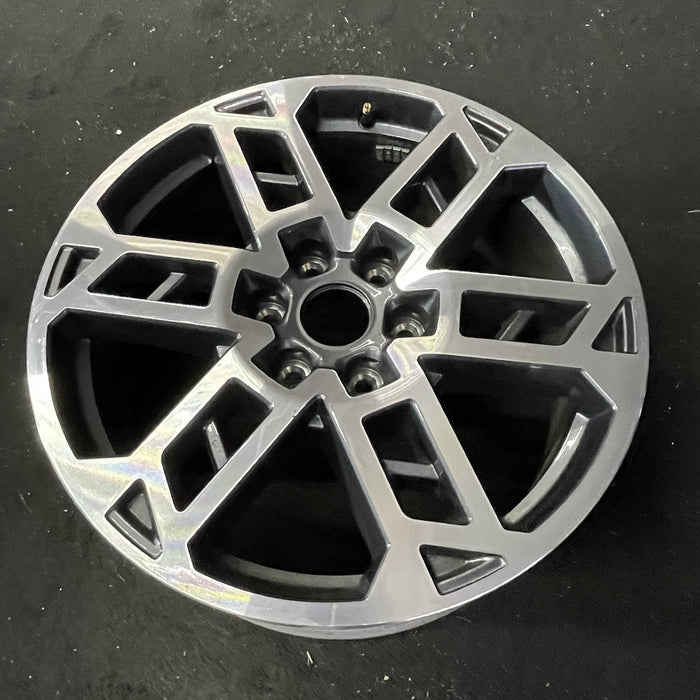 20" EXPEDITION 25 20x8.5, , single spoke Original OEM Wheel Rim - Close-Up Detail