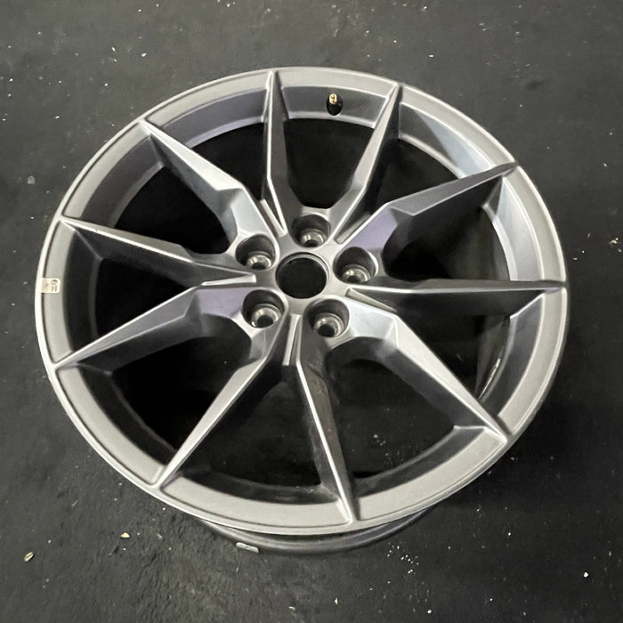 19" MUSTANG 24 19x10, Original OEM Wheel Rim - Close-Up Detail