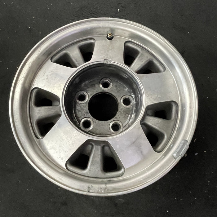 15" CHEVROLET 10 VAN 94-95 15x7 Original OEM Wheel Rim - Close-Up Detail